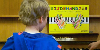 Placeholder for Bijdehandjes 2001